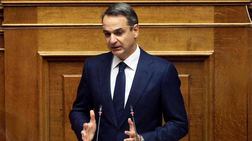 Le Premier ministre Kyriakos Mitsotakis place la barre résolument à droite...