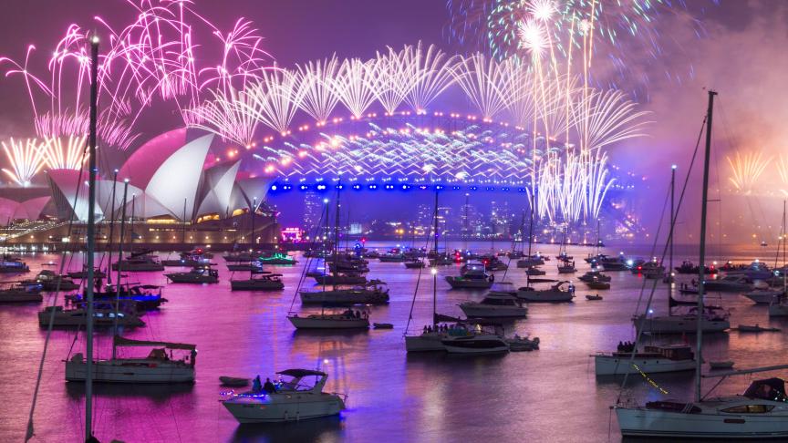 L’Australie célèbre l’arrivée de 2021 avec un feu d’artifice sur le port de Sydney.