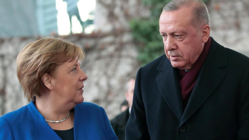 La chancelière allemande Angela Merkel accueille le président turc Recep Tayyip Erdogan lors du sommet sur la Libye à Berlin, Allemagne, le 19 janvier 2020.