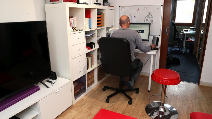 D’ingénieuses idées permettent de transformer nos espaces, même les plus petits, en agréables bureaux domestiques.