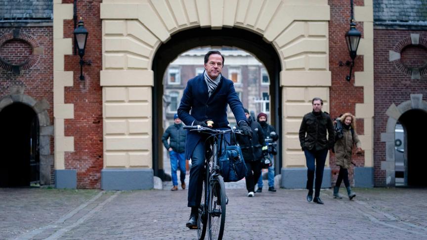 Le Premier ministre néerlandais démissionnaire Mark Rutte à La Haye, Pays-Bas, le 15 janvier 2021, après la démission du gouvernement en raison de l'affaire des allocations de garde d'enfants.