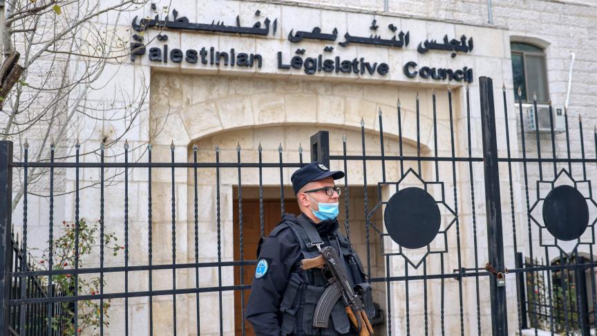 A Ramallah, en Cisjordanie, le bâtiment du Conseil législatif palestinien, institution inutile depuis des années, incarne le blocage politique du sérail palestinien.