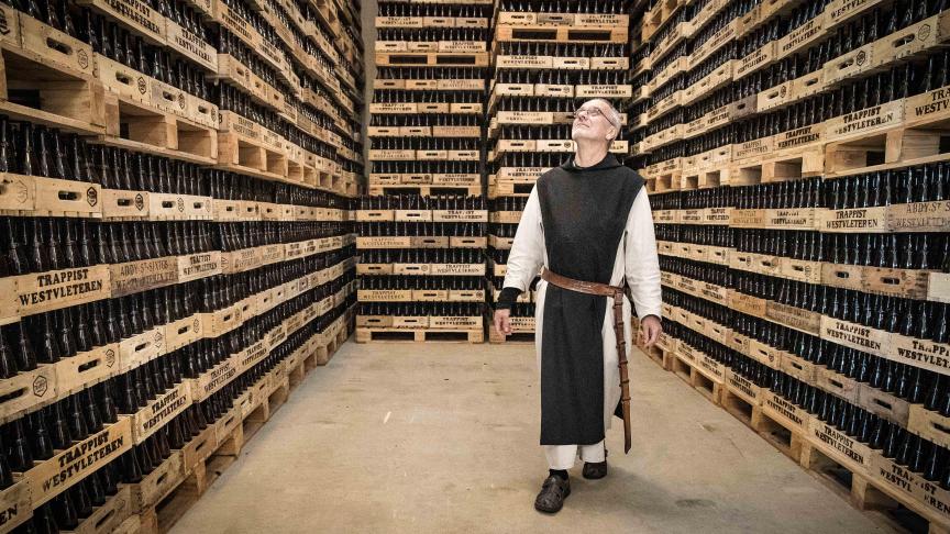 Les moines de l’abbaye Sint-Sixtus en restent à leur production de 40.000 caisses par an, mais ils ajoutent la livraison à l’habituel système de retrait sur place.