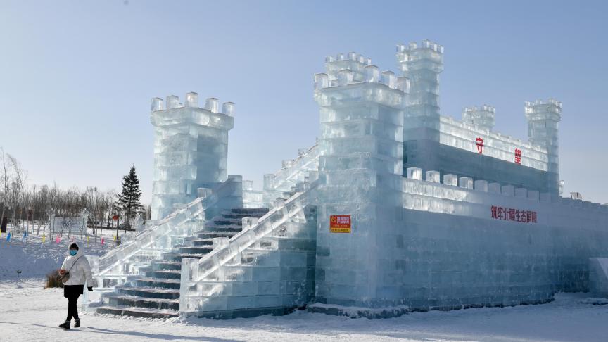 Sculpture de glace à Hulunbuir, en Chine, au milieu de l’hiver.