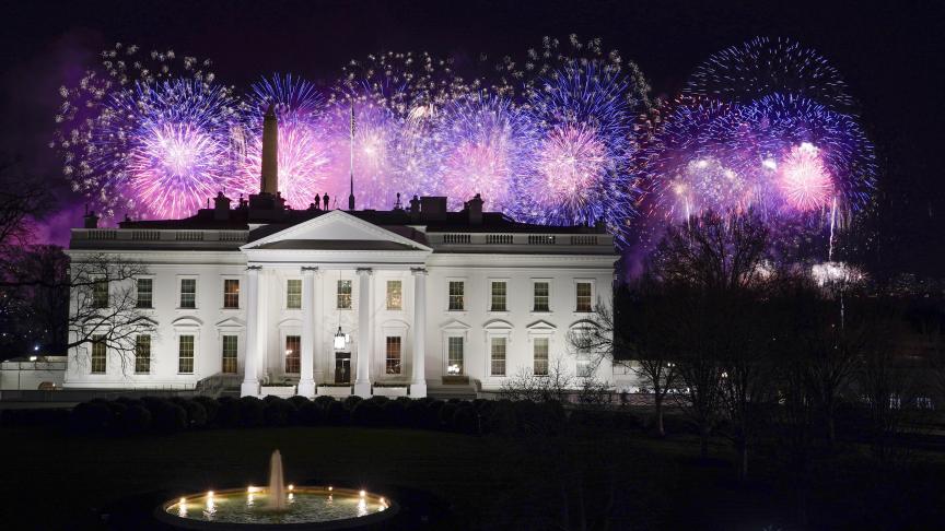 Des feux d’artifice au-dessus de la Maison-Blanche dans le cadre des cérémonies d’investiture du président Joe Biden et de la vice-présidente Kamala Harris, le 20 janvier à Washington.