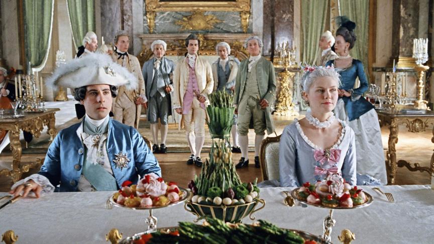 Les dîners officiels sont surtout affaire de représentation pour la Reine (comme ici dans le film «Marie-Antoinette» de Sofia Coppola avec Kirsten Dunst).