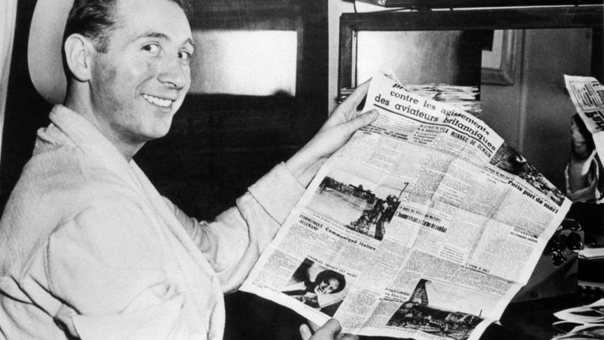 Le chanteur tout sourire, le 22 août 1947.