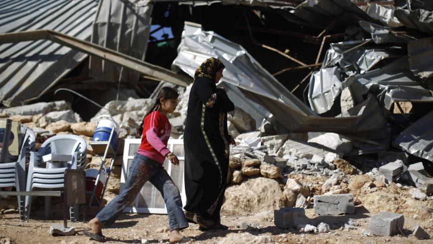 La démolition de nombreuses infrastructures à Khirbet Hamsa al-Foqa en territoire palestinien a engendré le déplacement forcé de sa population.
