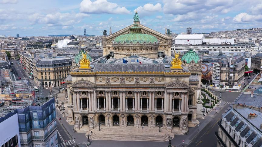 Le bâtiment parisien a été inauguré le 5 janvier 1875, à l’aube de la III e  République.
