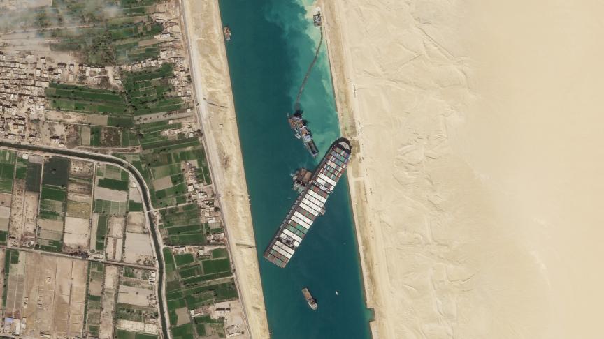 Image satellite du navire cargo MV Ever Given coincé dans le canal de Suez près de Suez, en Egypte.