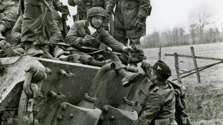 Soldats allemands en opération dans les Ardennes.