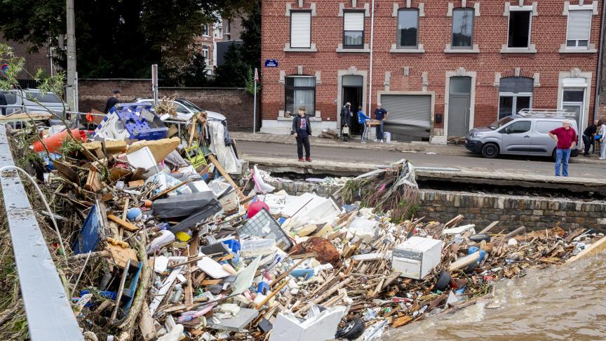 Un des plus gros défis des autorités locales, maintenant, sera la gestion des tonnes de déchets qui se sont accumulés dans les habitations ou qui ont été éparpillés par les flots.