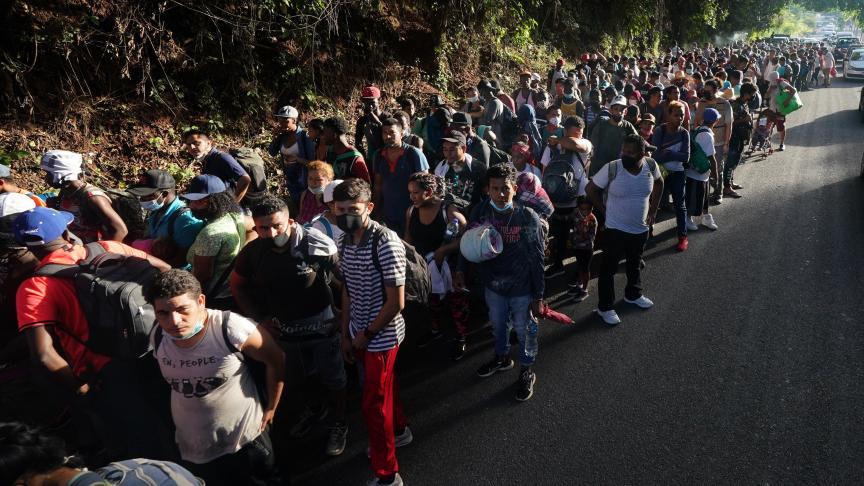 Une caravane de migrants se dirige vers la frontière américano-mexicaine.