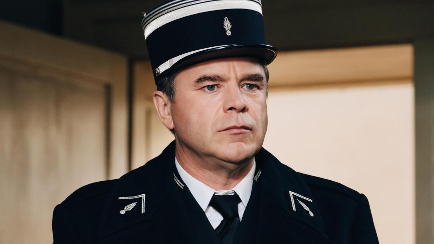 Le gendarme Étienne Sesmat est incarné par Guillaume de Tonquédec dans la série.