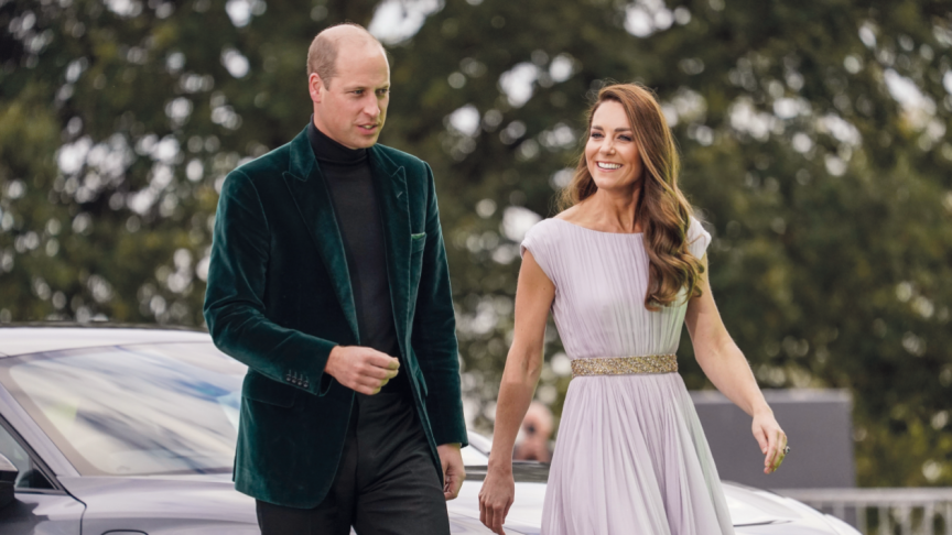 Toujours aussi glamour, le duc et la duchesse de Cambridge ont assisté à la première cérémonie du Earthshot Prize. Sous leurs airs de couple parfait, Kate et William ne seraient pas toujours bienveillants.