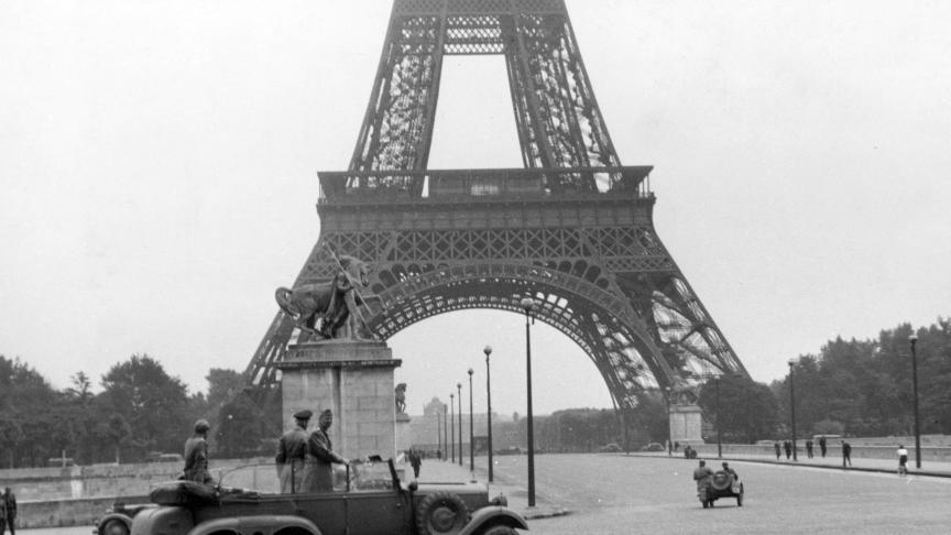La Tour Eiffel : objectif prioritaire des Allemands quand ils débarquent à Paris en 1940.