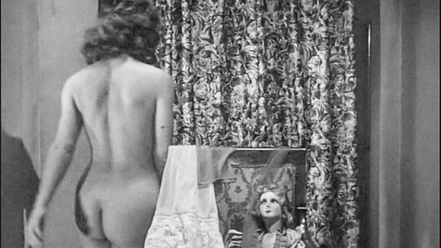 Dans le reportage du « Parisien » présenté par Samuel Etienne figurait  cette image tirée du téléfilm « L’Exécution » (1961) où l’on voyait furtivement les fesses de l’actrice Nicole Paquin.