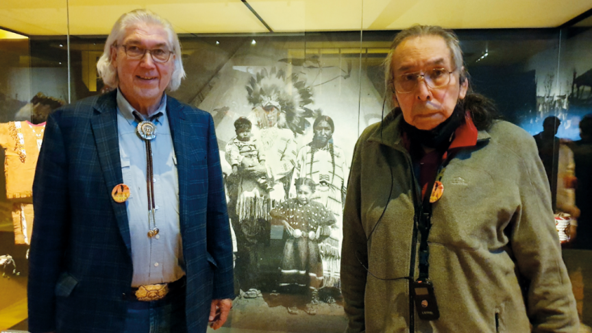 François Chladiuk (à gauche) en compagnie de Walter Littlemoon venu tout spécialement à Lyon pour l’inauguration de l’expo.