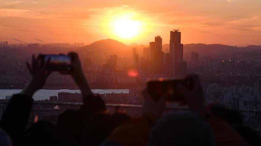 Mais les Coréens ont profité d’un magnifique coucher de soleil, le dernier de 2021.