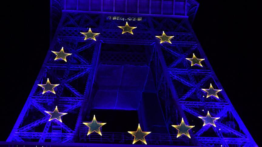 La tour Eiffel a été illuminée aux couleurs de l’Union européenne lorsque la France a pris la présidence tournante de l’UE le 1er janvier.