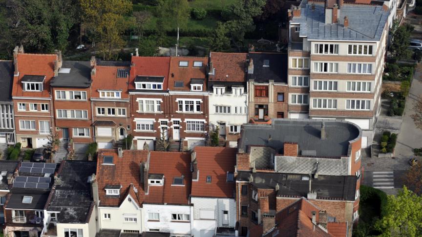 Dix pour cent des baux résidentiels privés à Bruxelles seraient abusifs. Cela représente 30.000 ménages qui paient trop cher leur logement.