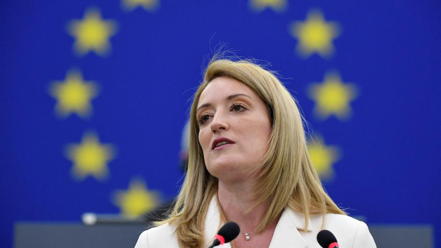 La présidente par intérim du Parlement européen, la politicienne maltaise Roberta Metsola, s'adresse au Parlement européen lors d'une session plénière pour élire son nouveau président à Strasbourg le 18 janvier 2022.