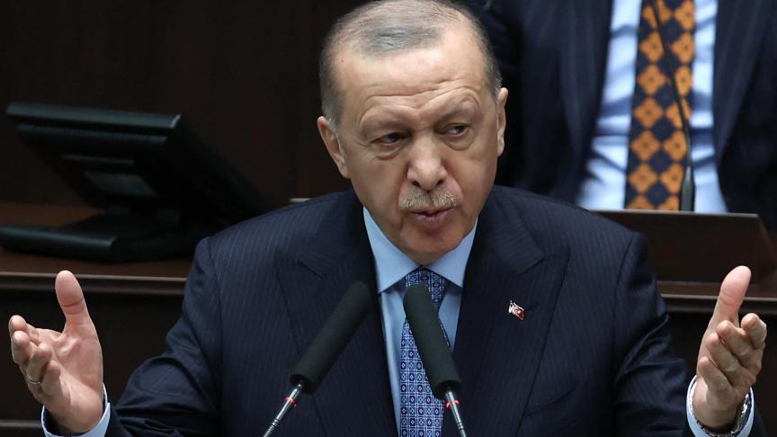 Quand, en 2019, la Chambre des représentants américaine a reconnu le génocide arménien perpétré par les Jeunes Turcs lors de la Première Guerre mondiale, Recep Tayyip Erdogan a immédiatement retourné le miroir. «Les pays dont l’histoire est entachée par le génocide, l’esclavage et le colonialisme n’ont pas le droit de nous donner des leçons», a rétorqué le Président turc.