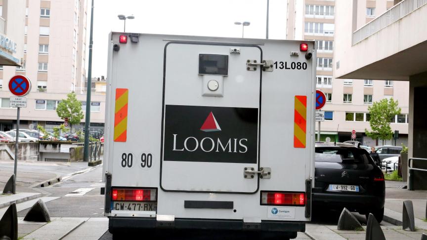 Les convoyeurs de fonds de la société Loomis se déplacent dans des fourgons reconnus pour leur haut niveau de sécurité.