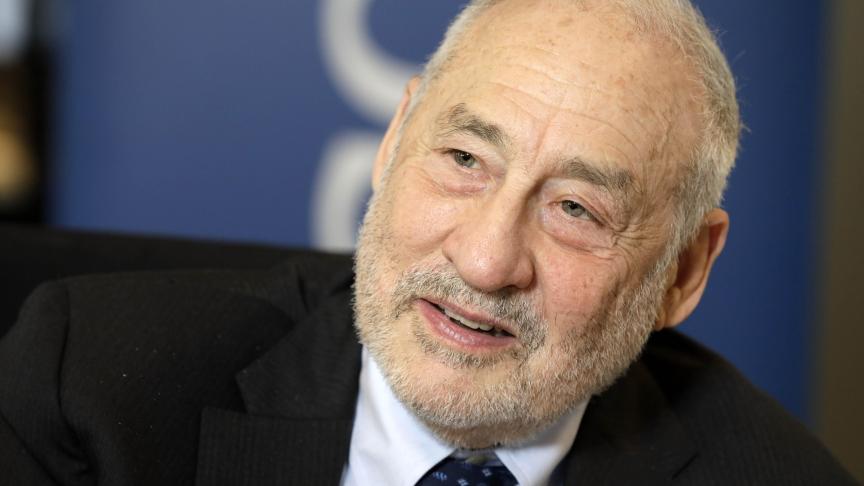 Pour Joseph Stiglitz, «la croissance perdra certainement pas mal de points, et il faudra consentir à des sacrifices importants pendant une longue période d’adaptation».