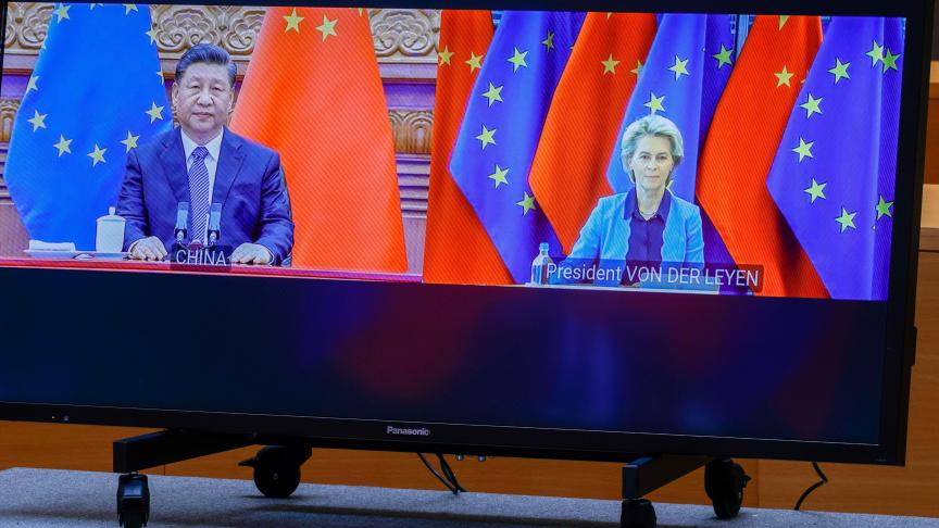 Tout l’enjeu du sommet UE-Chine, organisé vendredi par vidéoconférence - ici, Xi Jinping et Ursula von der Leyen -, consistait pour les Européens à mettre en garde leurs interlocuteurs chinois contre les conséquences néfastes d’un soutien actif à l’entreprise belliqueuse du Kremlin.