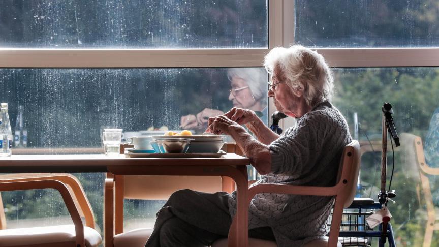 D’après la Commission européenne, l’entrée en maison de repos est prématurée pour près d’un pensionnaire sur quatre en Belgique.