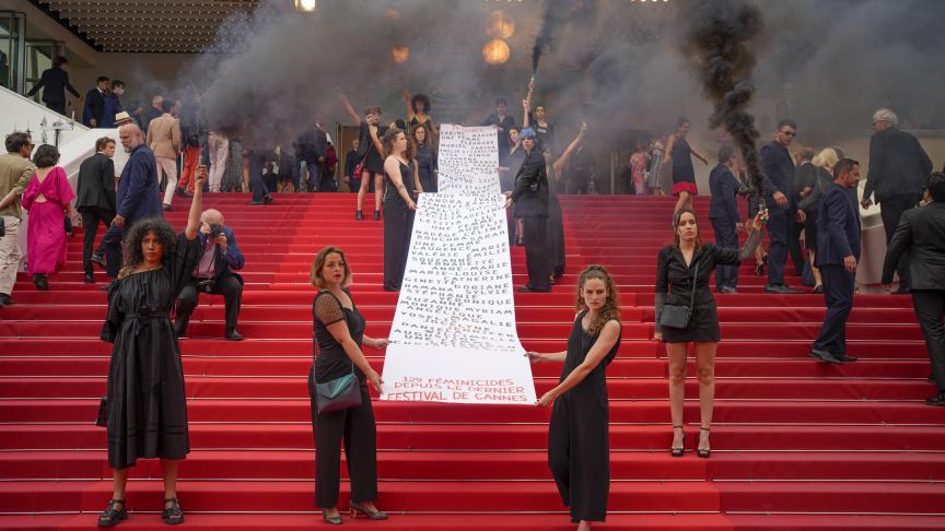 Moment fort au festival de Cannes : une liste de femmes qui ont perdu la vie suite à des féminicides.