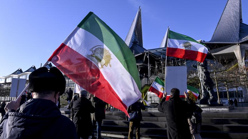 Des manifestants s’étaient rassemblés en février 2021 devant le palais de justice d’Anvers durant le procès des quatre prévenus iraniens ou d’origine iranienne, accusés d’avoir préparé un attentat à Villepinte.