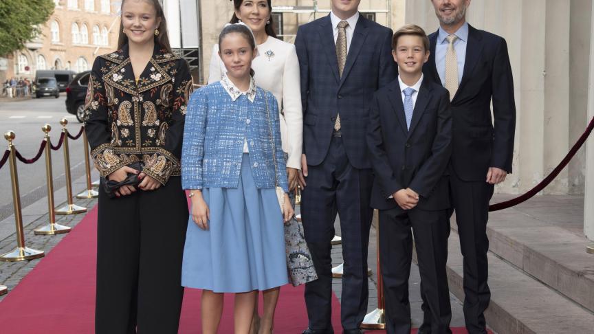 Le prince héritier Frederik, entouré de son épouse et de ses quatre enfants: Christian, Isabella, Vincent et Josephine.