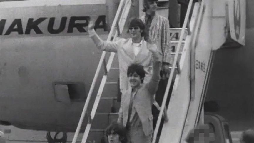 Les Beatles à leur arrivée à Tokyo en 1966