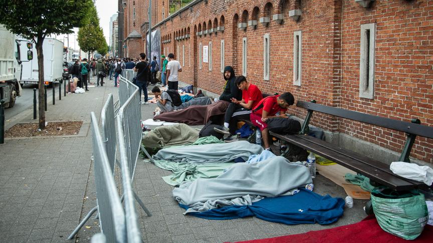 La Belgique est contrainte de laisser des hommes isolés, et donc désormais aussi des adolescents, à la rue.