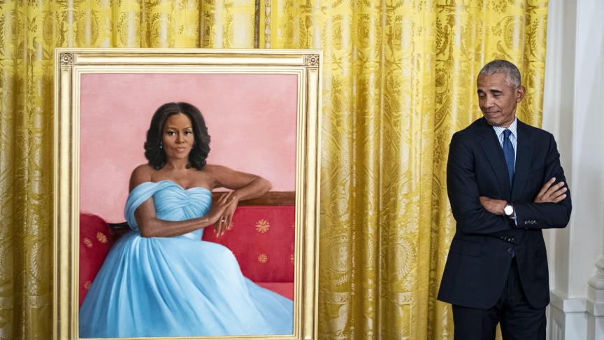 Les portraits officiels des Obama ont été dévoilés en septembre dernier à la Maison-Blanche. Donald Trump avait toujours refusé de les recevoir pour perpétuer cette tradition, aujourd’hui rétablie par Joe Biden.