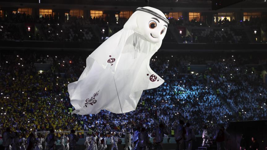 «La'eeb», la mascotte de la Coupe du Monde de la FIFA 2022 lors de la cérémonie d'ouverture au stade Al Bayt à Al Khor, au Qatar, le 20 novembre 2022.