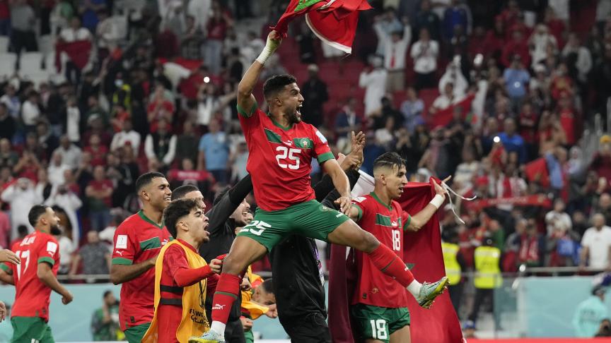 Les Marocains célèbrent leur victoire après avoir éliminé le Portugal en quart de finale ce samedi 10 décembre.