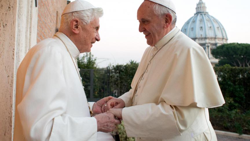 Benoît XVI et François, rivaux lors de l’élection papale, défendaient des conceptions très différentes de la fonction, mais partageaient le même désir de réformer l’Église en profondeur.