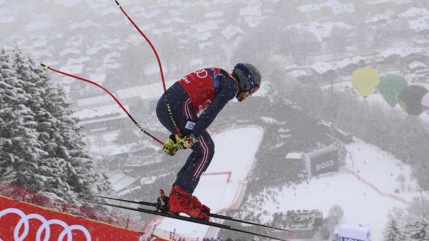 Le Norvégien Aleksander Aamodt Kilde accélère le parcours lors d'une course de ski alpin de descente de la Coupe du monde masculine à Kitzbuehel, en Autriche.