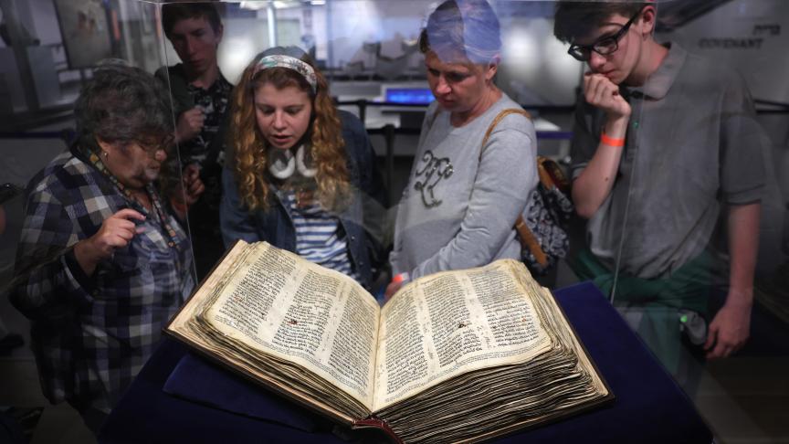 Le «Codex Sassoon» est une bible hébraïque certes millénaire et de toute beauté. Mais il n’est pas ce qu’il prétend être.