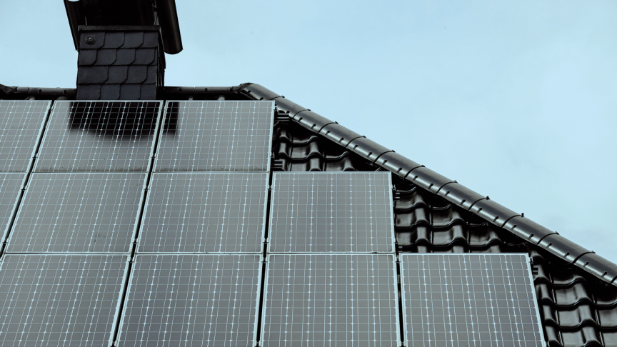 Même en Belgique, où le soleil ne brille pas toujours de mille feux, la production électrique au moyen de panneaux photovoltaïques est aussi une solution résolument économique et écologique.
