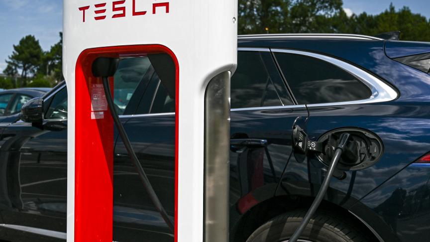 Tesla va produire une nouvelle voiture électrique pour le grand public en  2025 - Le Soir