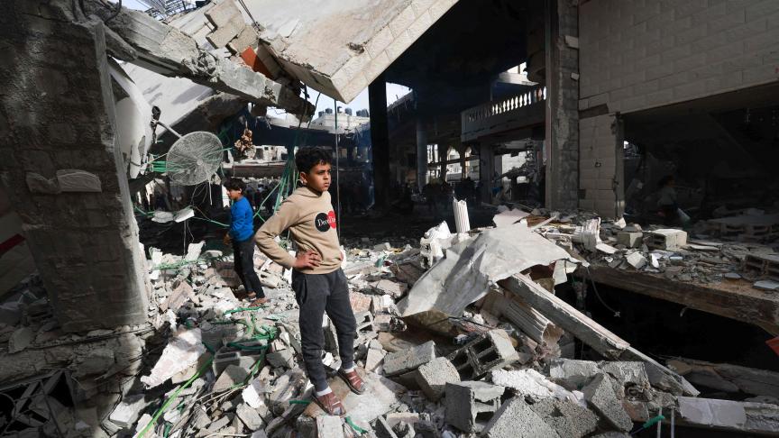 Poussés par les bombardements meurtriers de l’armée israélienne à fuir le nord de Gaza dont Gaza-Ville, bien plus d’un million de réfugiés palestiniens sont arrivés à Rafah, où la frontière égyptienne est bouclée de manière hermétique. 