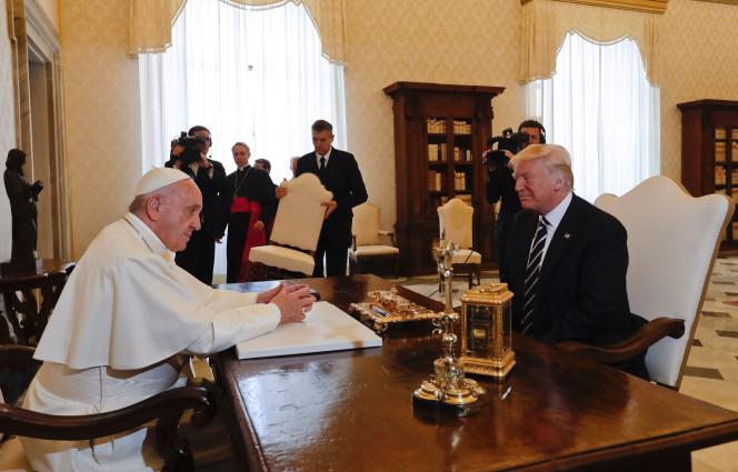 Le président américain et le pape François sont souvent apparus aux antipodes l’un de l’autre. ©AFP