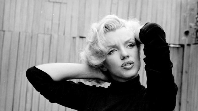 D’après Maurice Zolotw, l’un de ses biographes, Marilyn Monroe disposait sur la coiffeuse de sa loge pas moins de 14 boîtes d’analgésiques destinés pour la plupart à combattre les douleurs menstruelles.