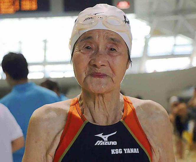 Mieko Nagaoka, 102 ans, détient 25 records mondiaux et 28 records nationaux de natation dans la catégorie des plus de 100 ans.