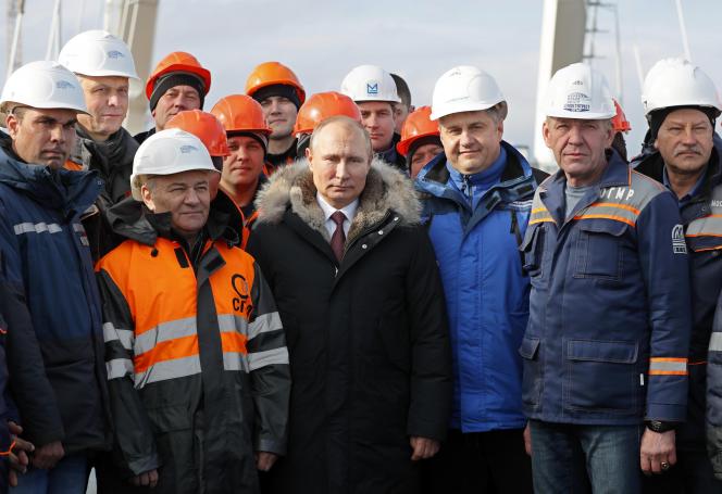 En mars, Vladimir Poutine était venu inspecter l’avancée des travaux.