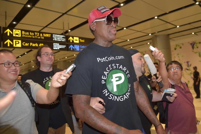 «
La paix commence à Singapour
», renseigne le t-shirt de l’ancien basketteur à son arrivée à l’aéroport international de Changi, le lundi 11 juin.